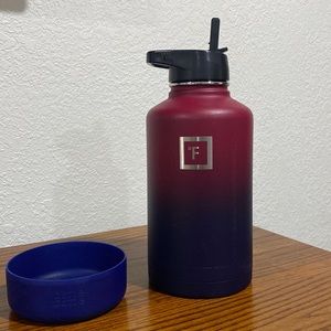Iron Flask 64oz beverage holder. Like new. Comes with removable rubber bottom